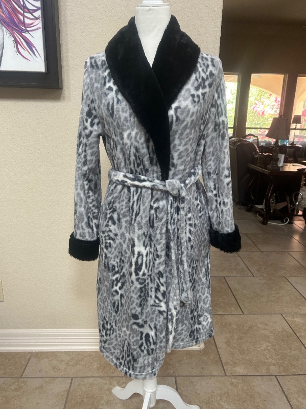 Nichole Miller New York plush robe. Sz. S/M. NWOT